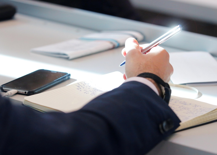 时间的裂痕,追问疫情起点背后的科学与反思 时间的裂痕,追问疫情起点背后的科学与反思