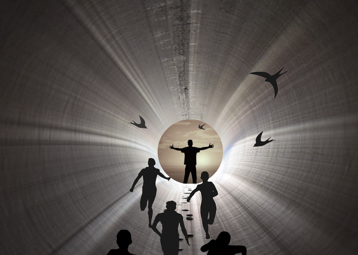 隧道尽头的光,我们何时能走出新冠疫情的迷雾? 隧道尽头的光,我们何时能走出新冠疫情的迷雾?