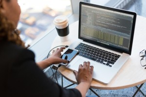 出现一款新型“烽火流年辅助软件”教你装挂教程